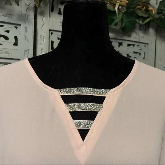 JUICY COUTURE CRAZY CUTE LIGHT PINK WITH GEMS ASYMMETRICAL HEM LONG SLEEVE TOP - Picture 4 of 9